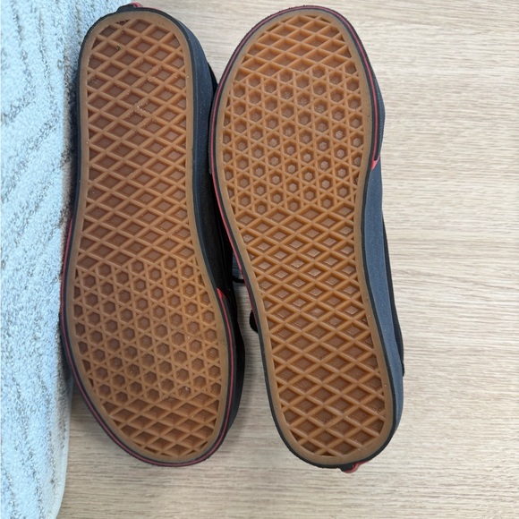 Vans - Picture 7 of 7